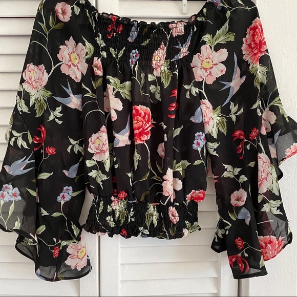 NWT off the shoulder flowy top - Picture 2 of 4